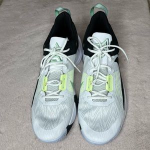 NIKE Men’s Giannis Immortality Sneakers Size 17